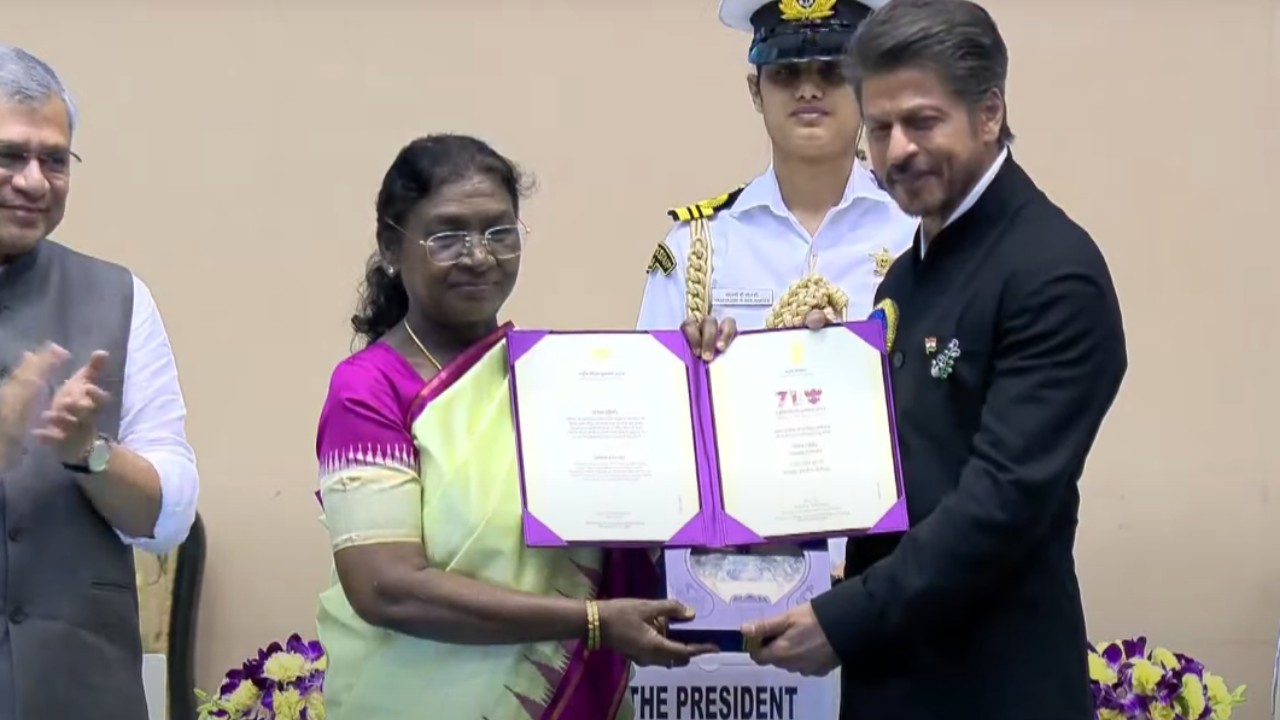 Shah Rukh Khan: शाहरुख खान ने जीता पहला नेशनल अवॉर्ड, राष्ट्रपति से ग्रहण किया पुरस्कार