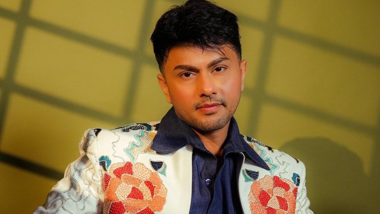 Bigg Boss 19 में चौंकाने वाला ट्विस्ट, Awez Darbar घर से बाहर, सदमे में फैंस!